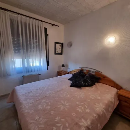 L Houstalou Villa *
